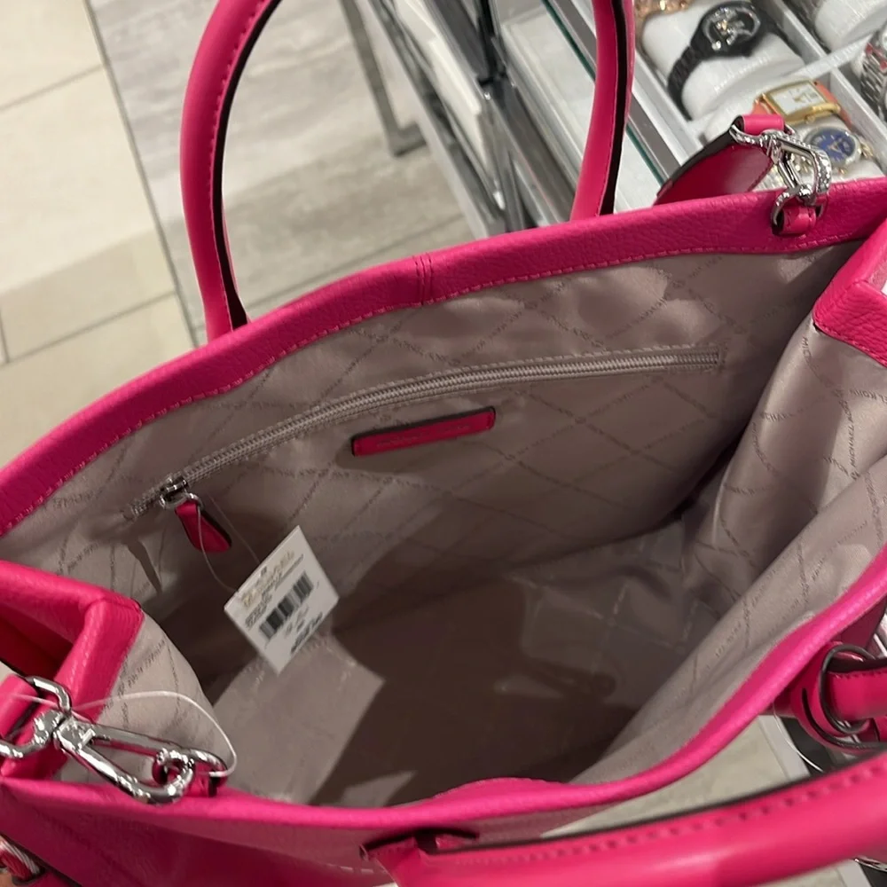 Michael Kors Mirella Medium Pebbled Leather Tote Bag
Dragonfruit
NWT - Picture 9 of 16